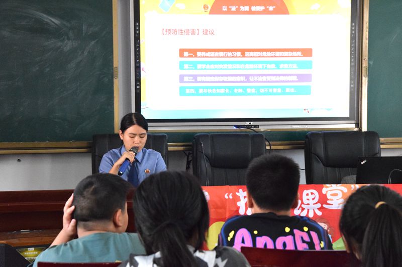 常德市第十七中学开展法治教育讲座