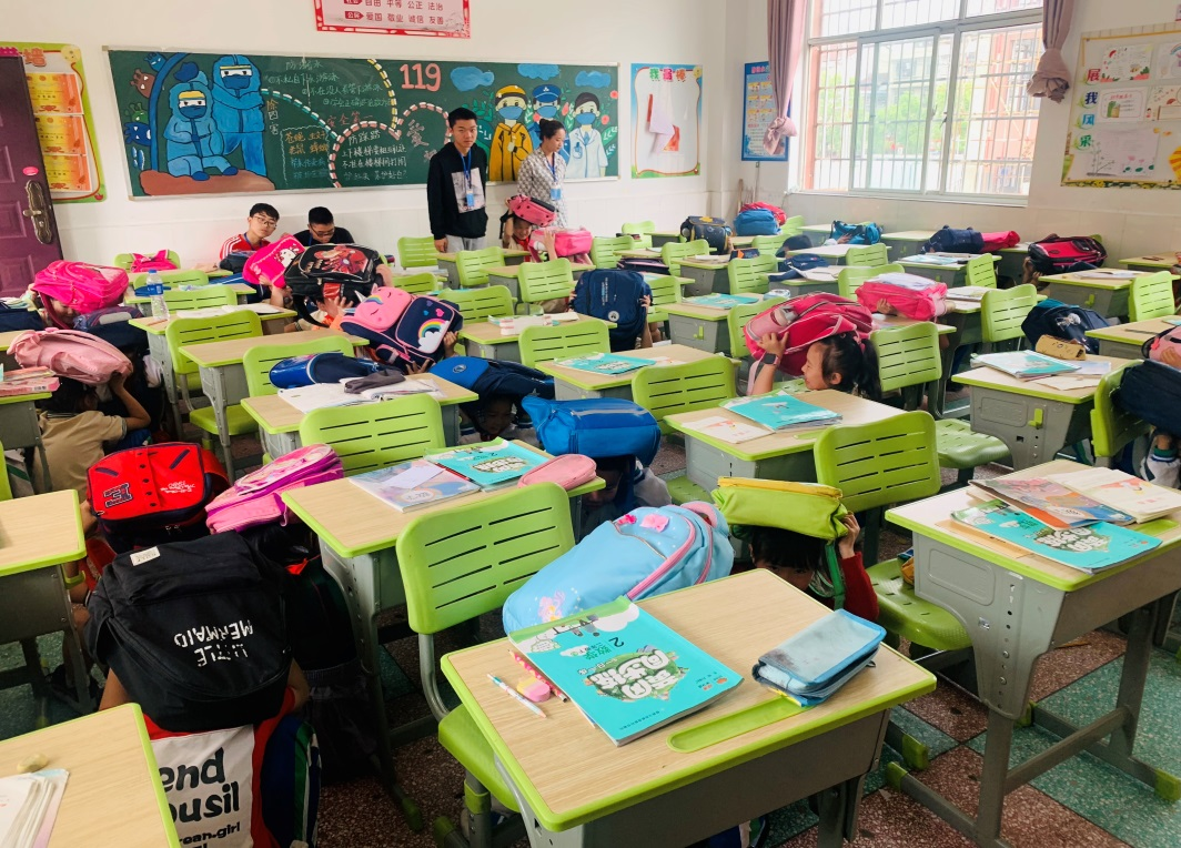 东风小学：防震减灾  警钟长鸣