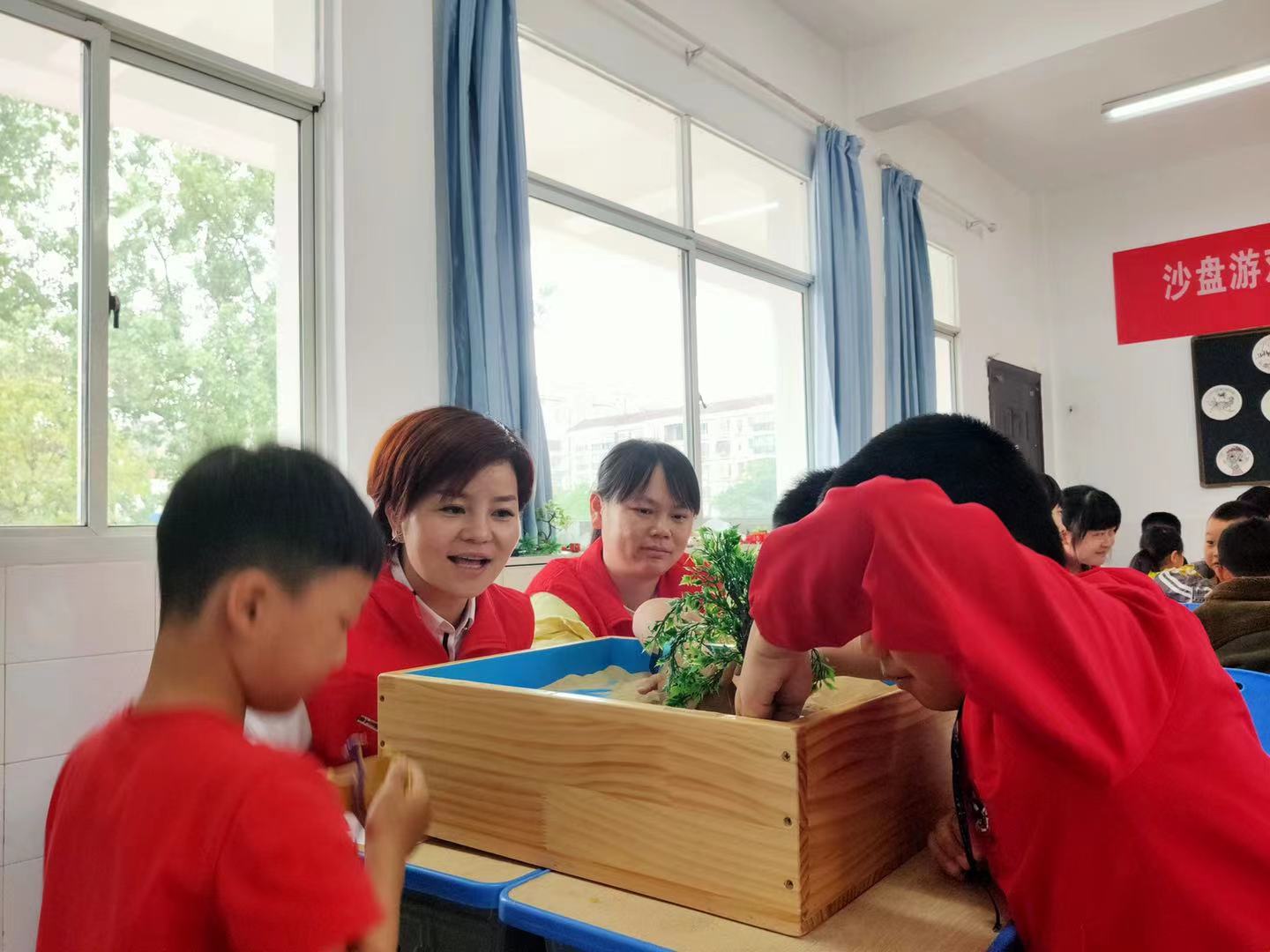 东风小学：团体沙盘游戏探寻学生心灵家园