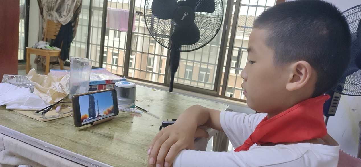 东风小学：学习航天精神 厚植爱国情怀