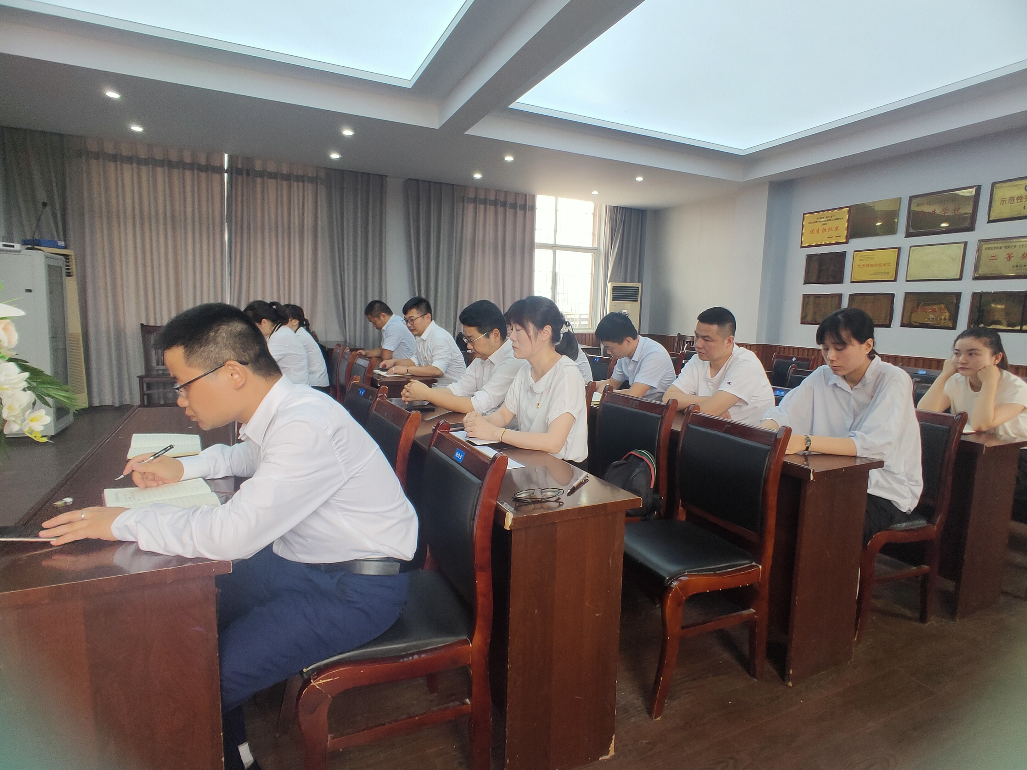 东风小学：支部书记上党课  学史力行树清风