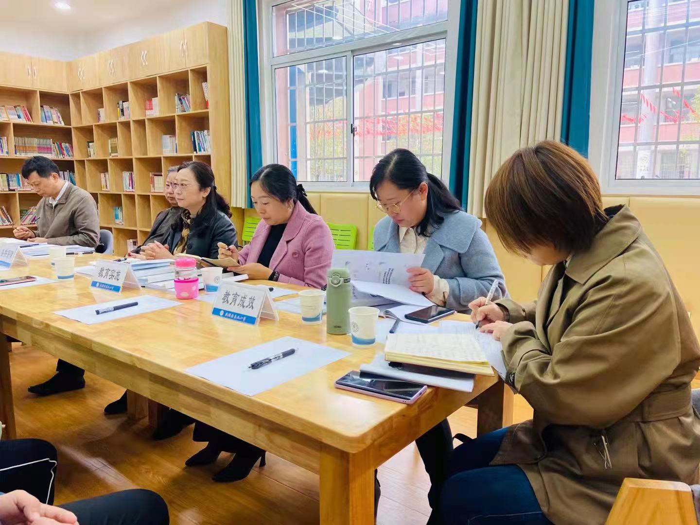岁岁春华秋实，时时育人育心