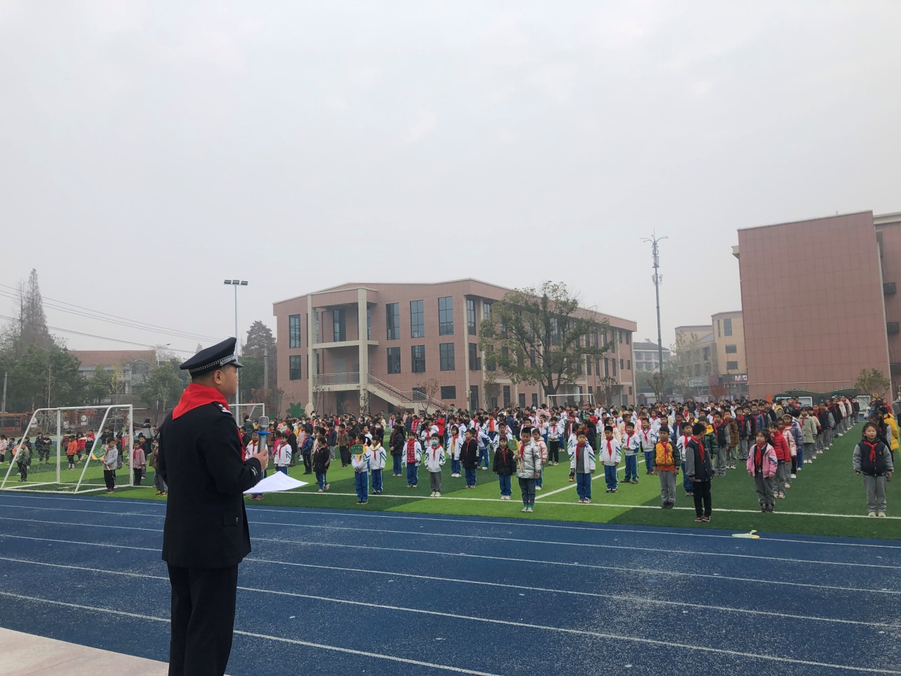 法治教育进校园，护航童年助成长 ——东风小学法治知识讲座