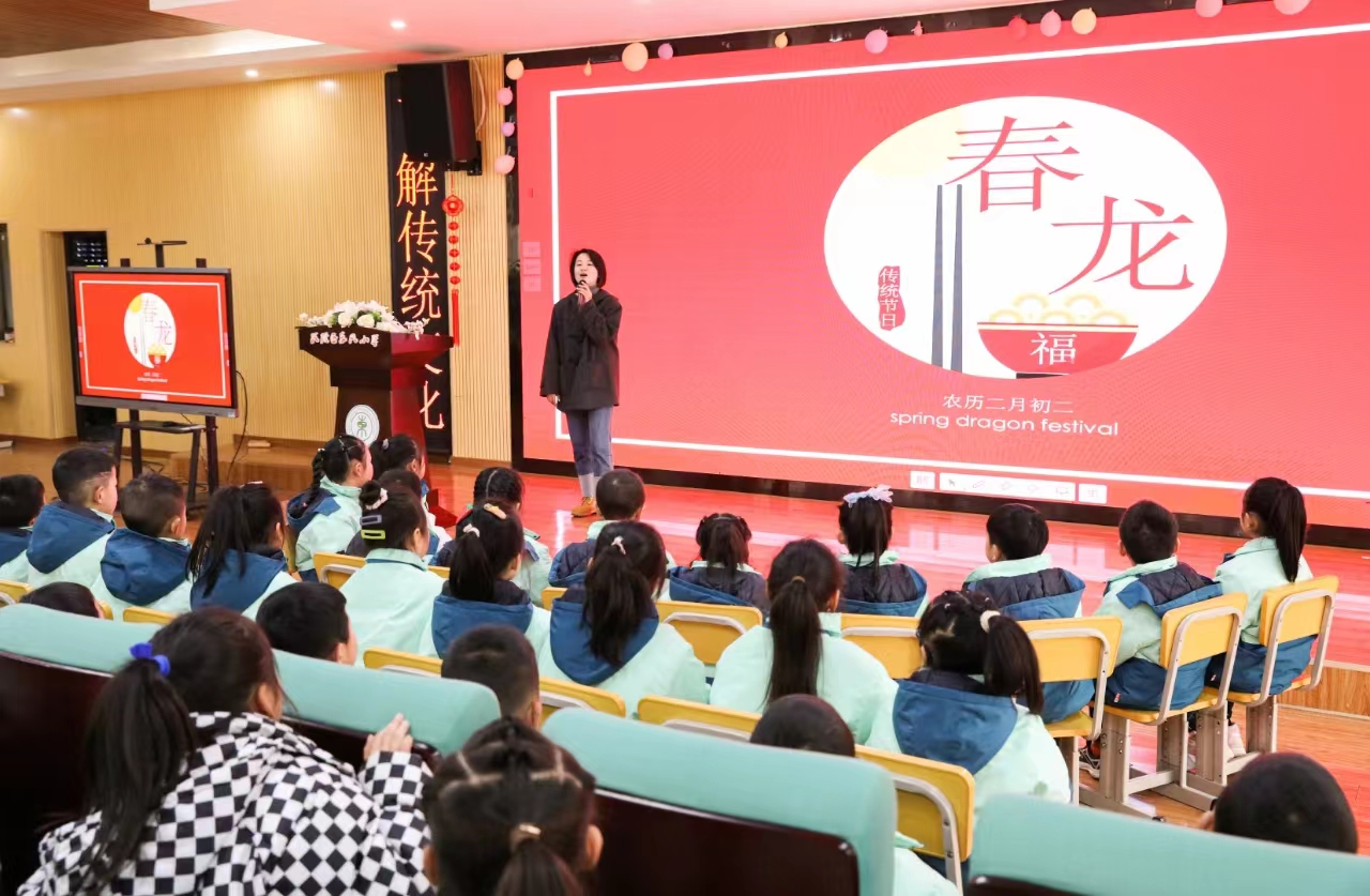 武陵区东风小学开展“家长进课堂”活动