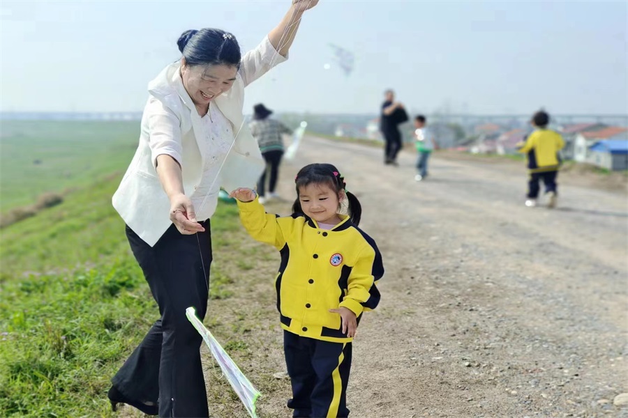 武陵区双观幼儿园开展亲子远足活动