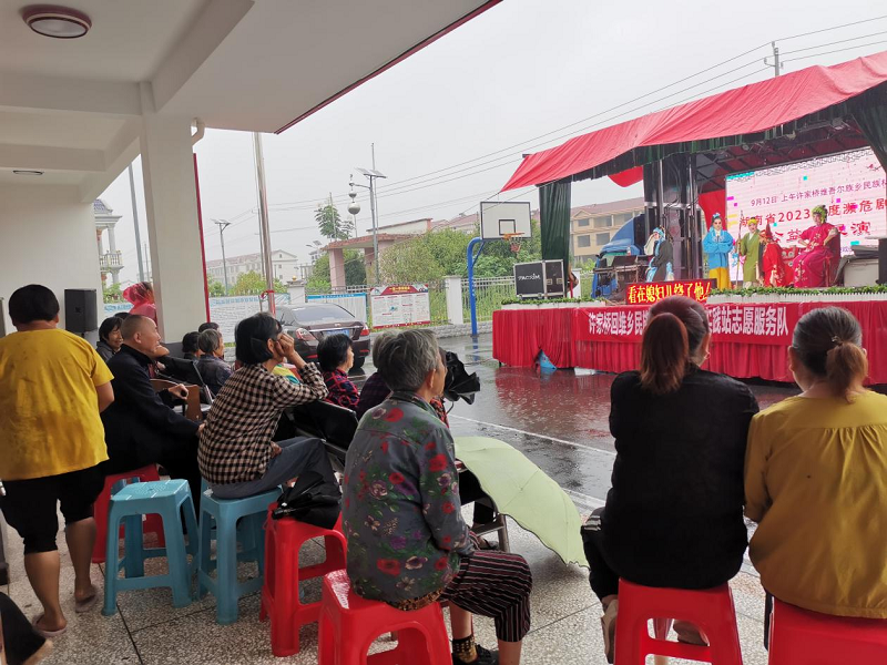 许家桥回维乡：  “送戏下乡”暖民心