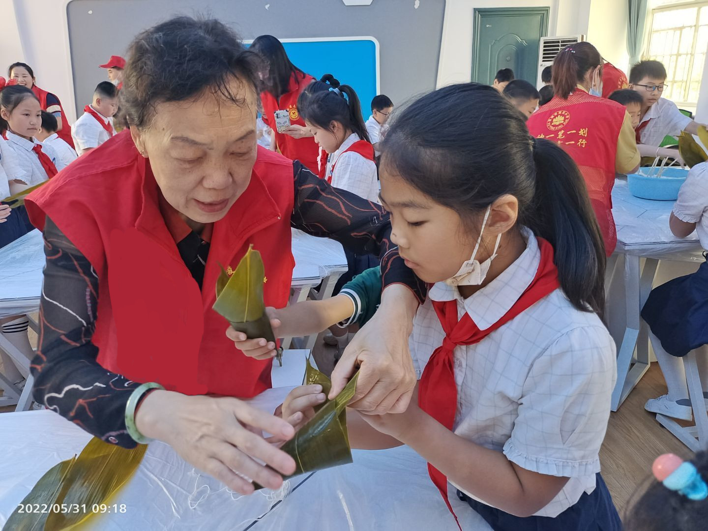 武陵区育英小学：关爱留守，粽香迎端午
