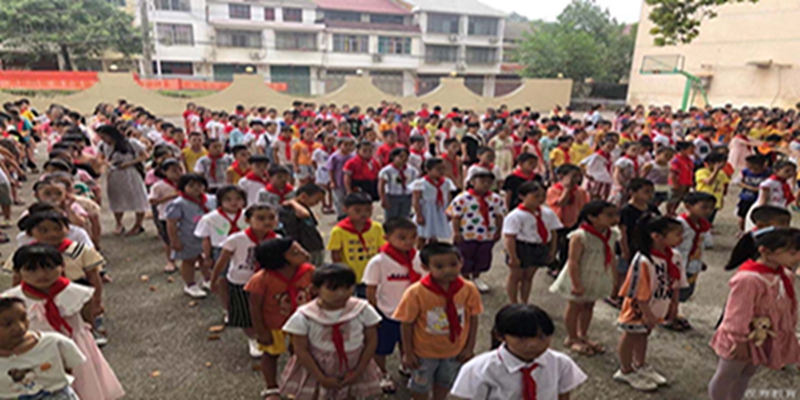 朱家铺镇小学：开学第一课讲”安全“
