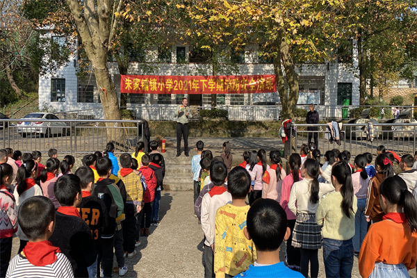 朱家铺镇小学：消防安全进校园，师生共筑“防火墙”