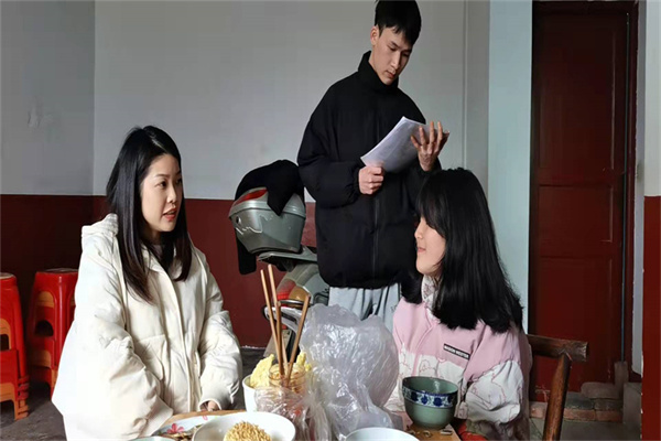 朱家铺镇中学：走进学生家庭，走进学生心灵