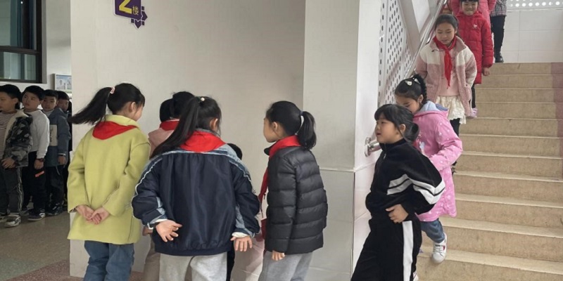 武陵区紫菱小学：安全教育融于心，应急演练不松懈