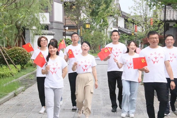 武陵区紫菱小学：身临其境学党史 真情实感添斗志