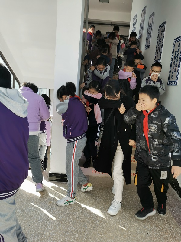 武陵区紫菱小学：警钟常鸣，常抓不懈