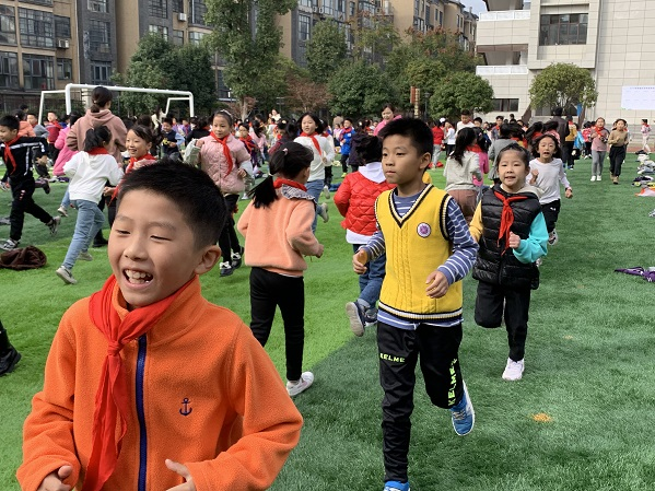 武陵区紫菱小学：落实“双减”，强健体魄，共赴山海