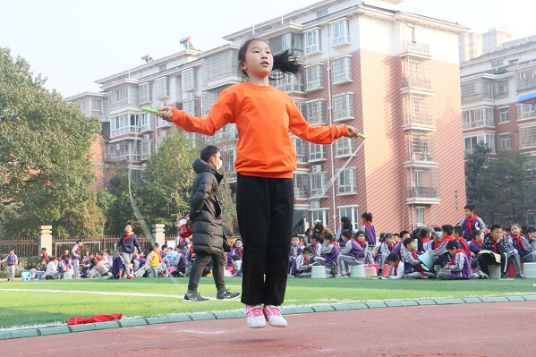 武陵区紫菱小学：热爱劳动，绳彩飞扬