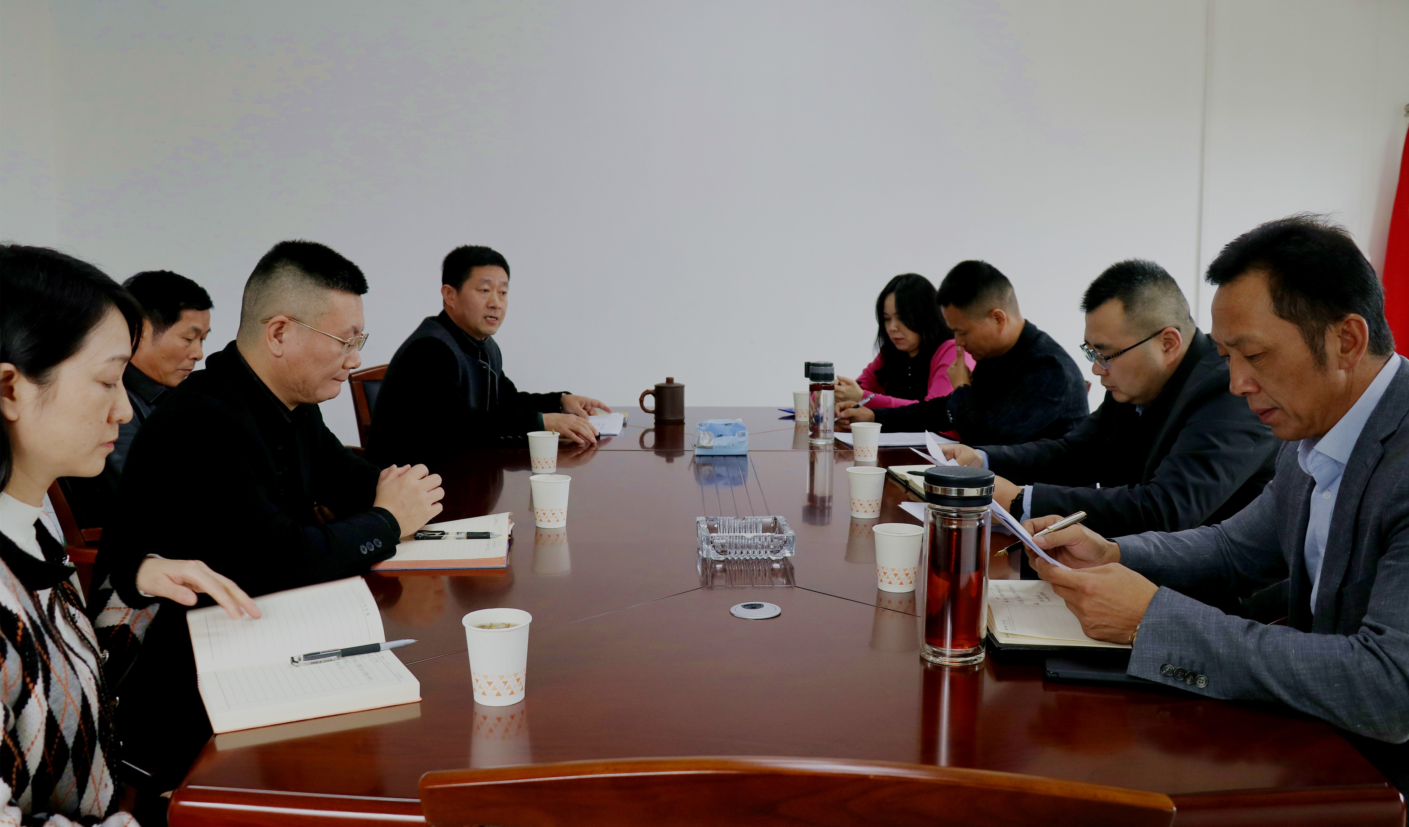 鼎城区政府领导杨俊一行来到常德市第二中医医院进行调研座谈​