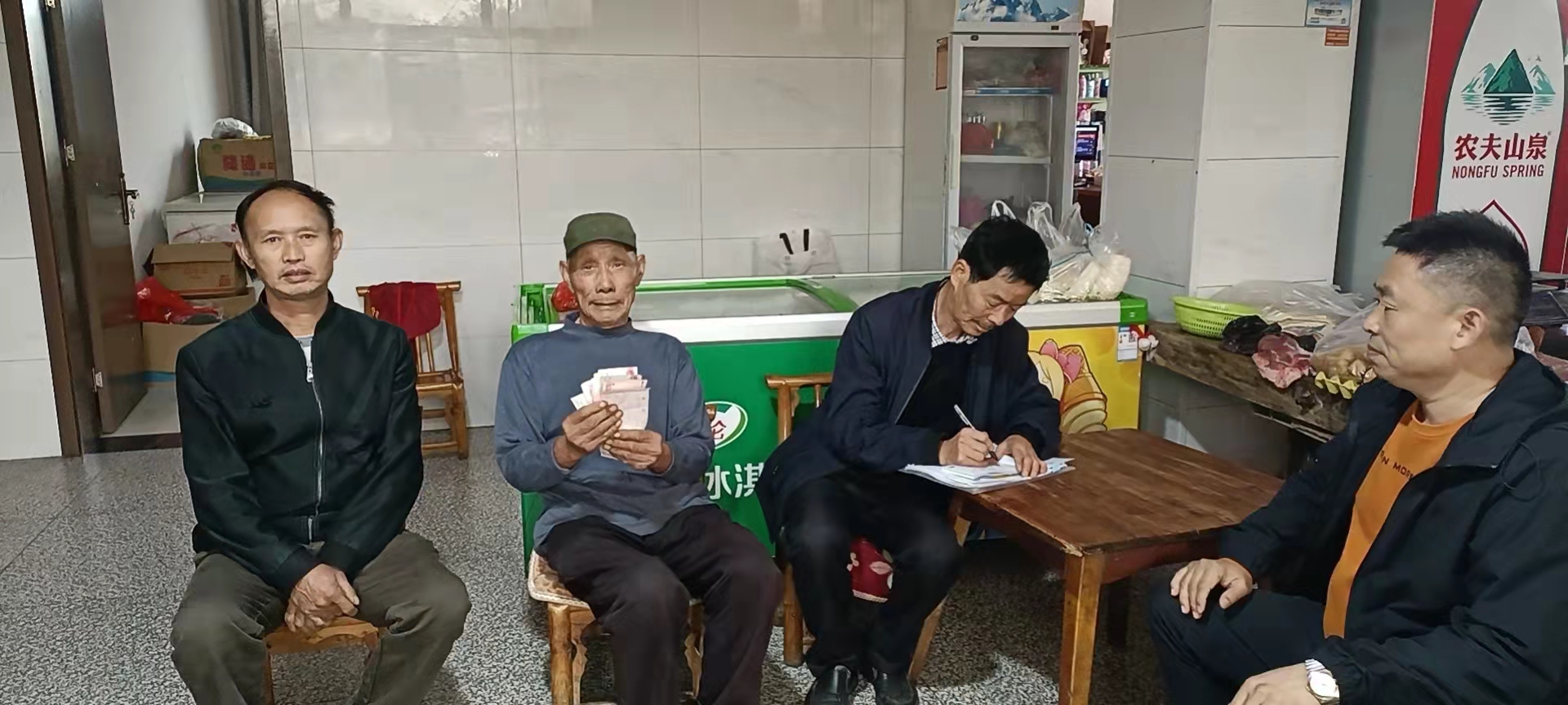 罗江镇汨东村：党员带头拆旧房  支部引领促宅改