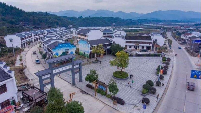 洪江區(qū)：做好易地扶貧搬遷“后半篇文章”
