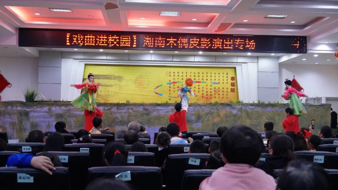 省級(jí)“大咖”帶來(lái)的非遺藝術(shù)在洪江區(qū)上演