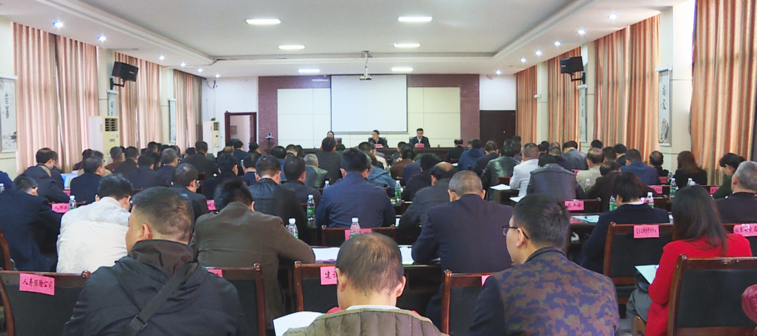 毛運(yùn)鴻組織召開(kāi)洪江區(qū)決戰(zhàn)決勝脫貧攻堅(jiān)工作推進(jìn)會(huì)