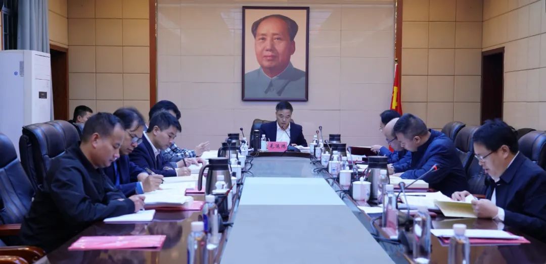 洪江區(qū)工委理論學(xué)習(xí)中心組舉行集體學(xué)習(xí)，重點(diǎn)學(xué)習(xí)了這些內(nèi)容