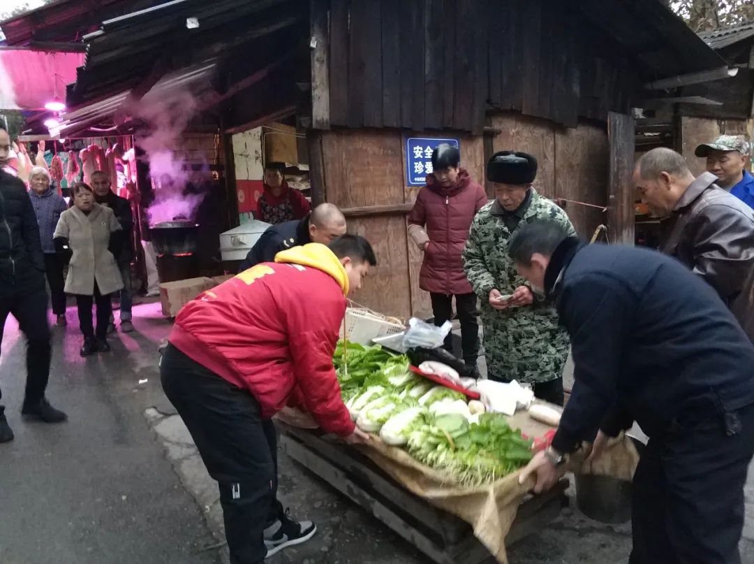 @洪江人，“您好，這里不能隨意擺放攤位！”