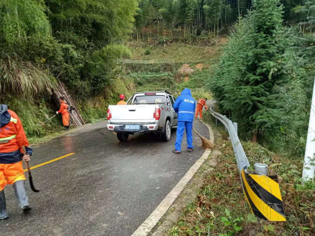 洪江区：精准发力，冬季公路保畅“不降温”