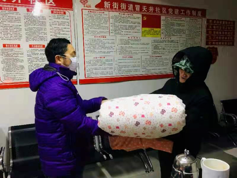 送溫暖、送安心 讓居民心里很踏實