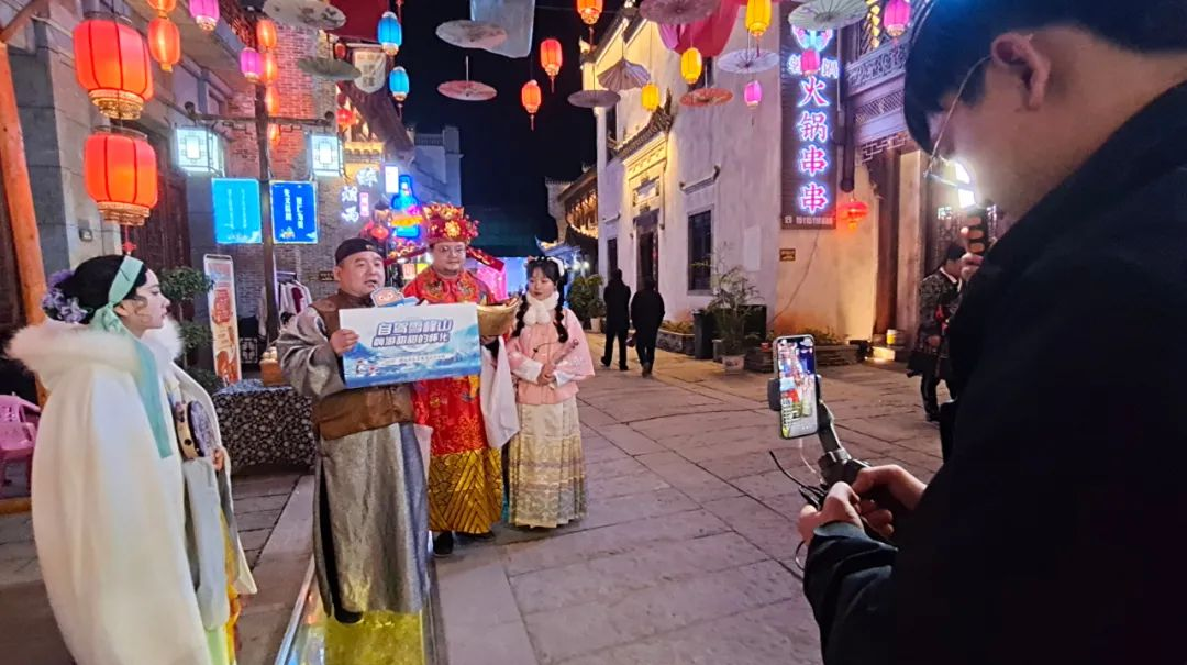 【圖集】“煙火洪江 嗨游夜市” 網(wǎng)絡(luò)直播現(xiàn)場(chǎng)
