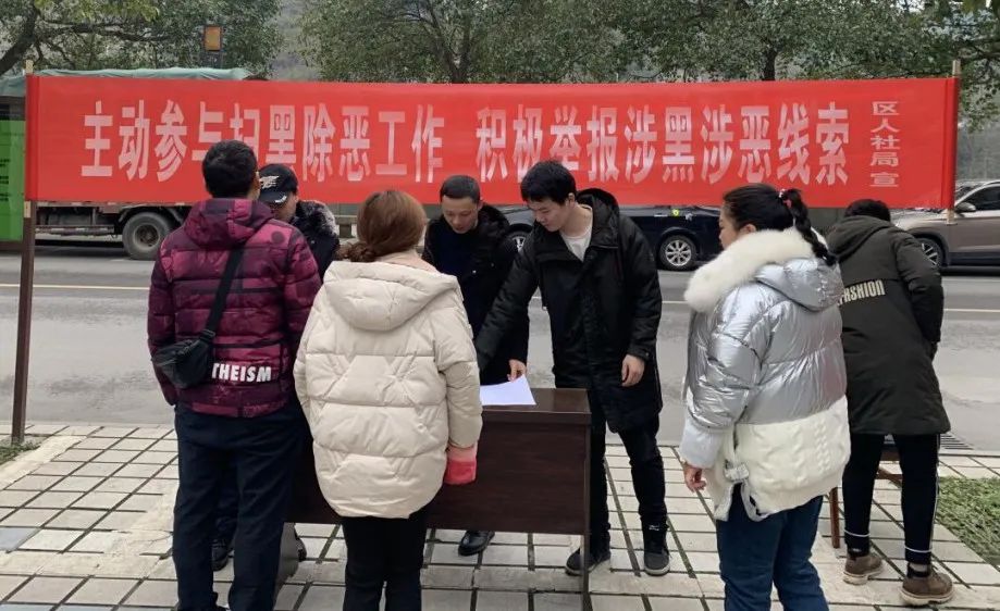走上街頭聽意見，現(xiàn)場(chǎng)解答暖民心