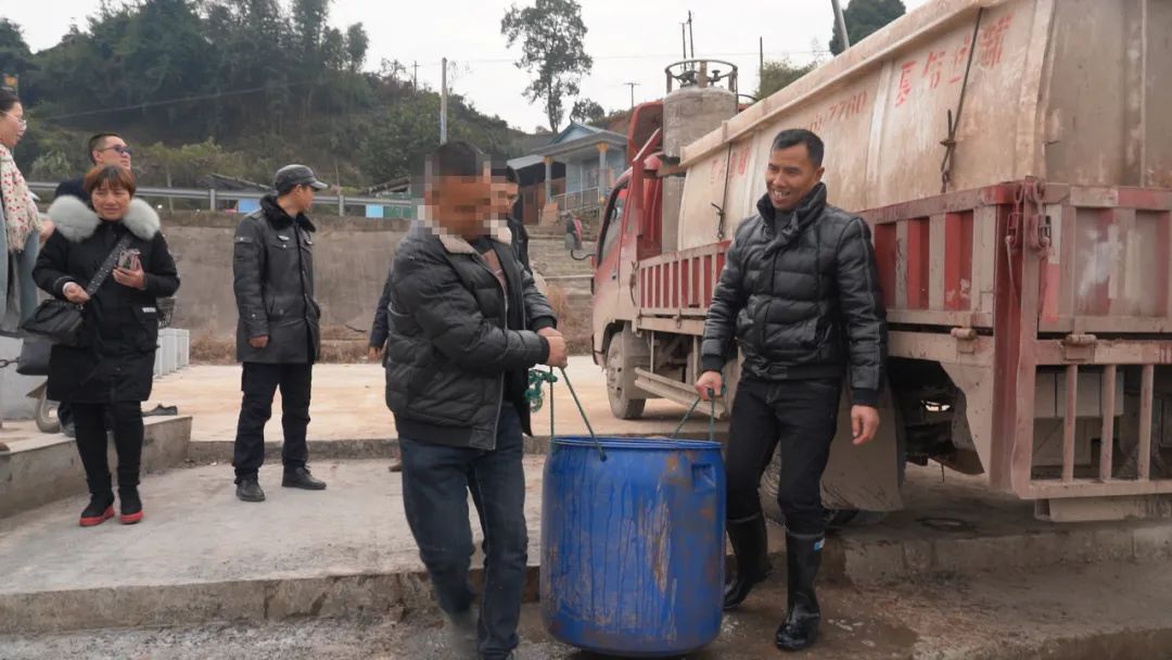 非法捕魚者自掏腰包“補過”