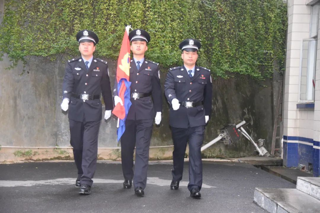 向警旗敬礼！洪江区庆祝首个“中国人民警察节”