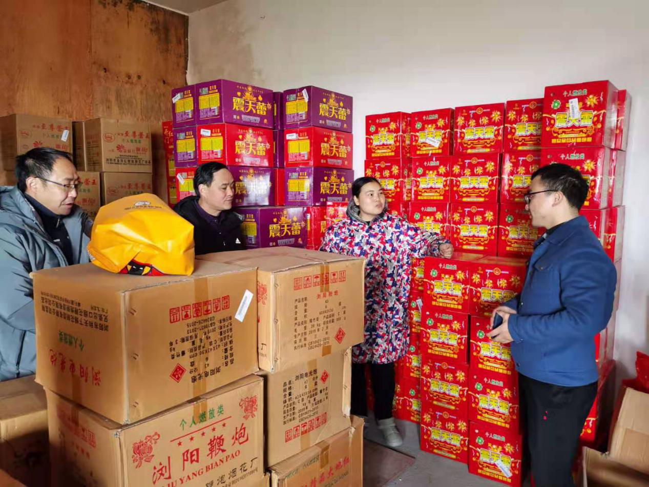 橫巖鄉(xiāng)開展煙花爆竹打非治違專項行動