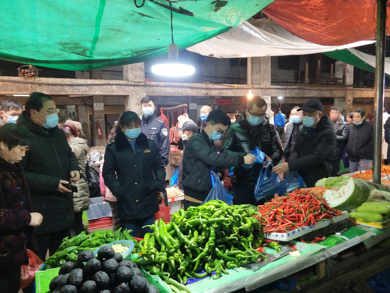洪江區(qū)開展農(nóng)產(chǎn)品市場聯(lián)合執(zhí)法檢查行動