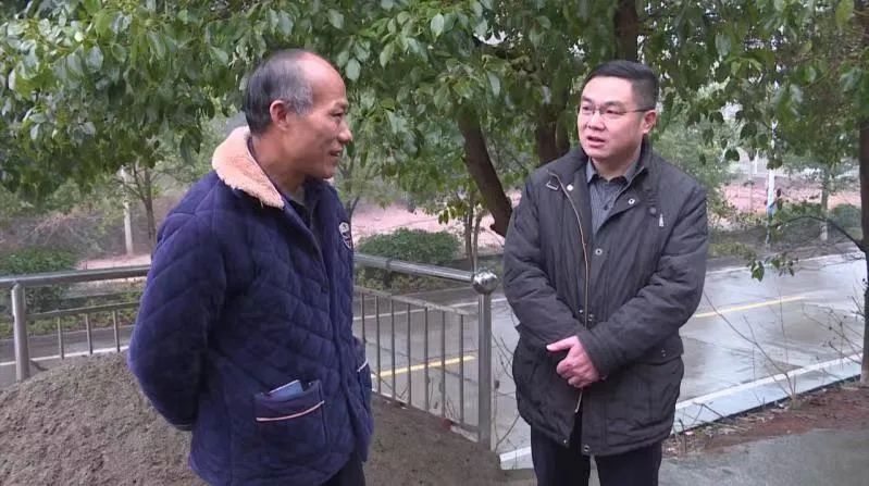 伍罕鳴走訪慰問(wèn)老干部、勞模和困難黨員