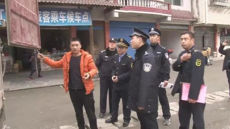 消除安全隱患，洪江區(qū)嚴(yán)查非法運(yùn)輸煙花爆竹車(chē)輛