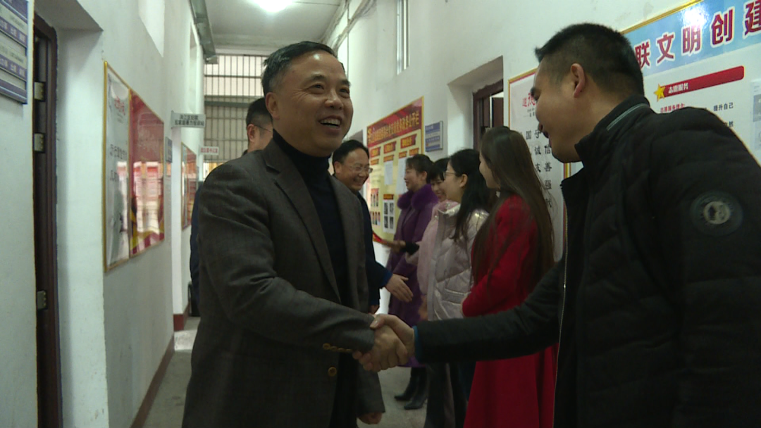 新春上班第一天，毛運(yùn)鴻率隊(duì)走訪慰問干部職工