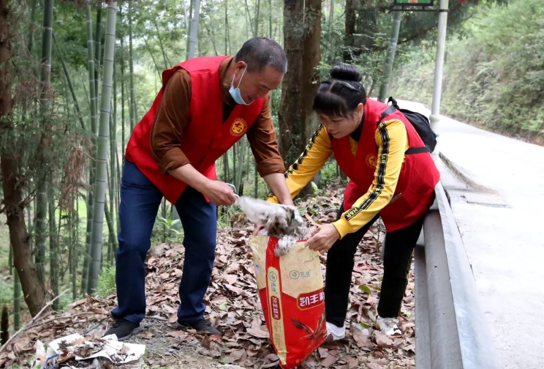 因?yàn)橛心?公園有你更靚！