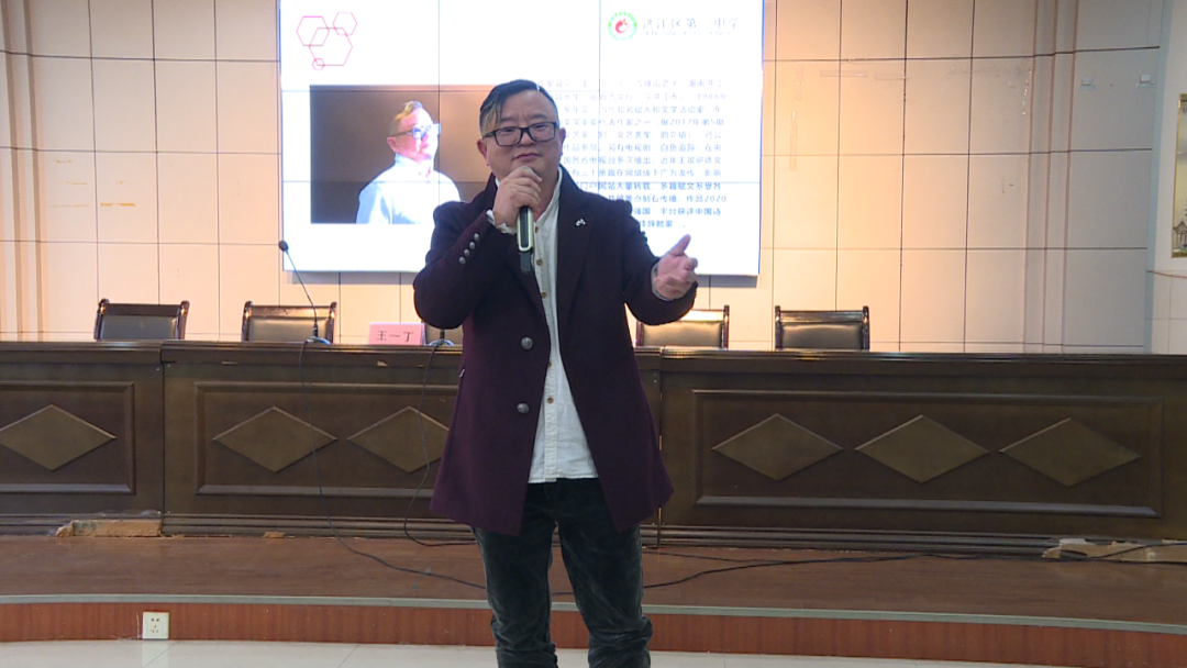 超燃！“當(dāng)代知名賦人”王一丁回母校分享他的“文學(xué)與人生”