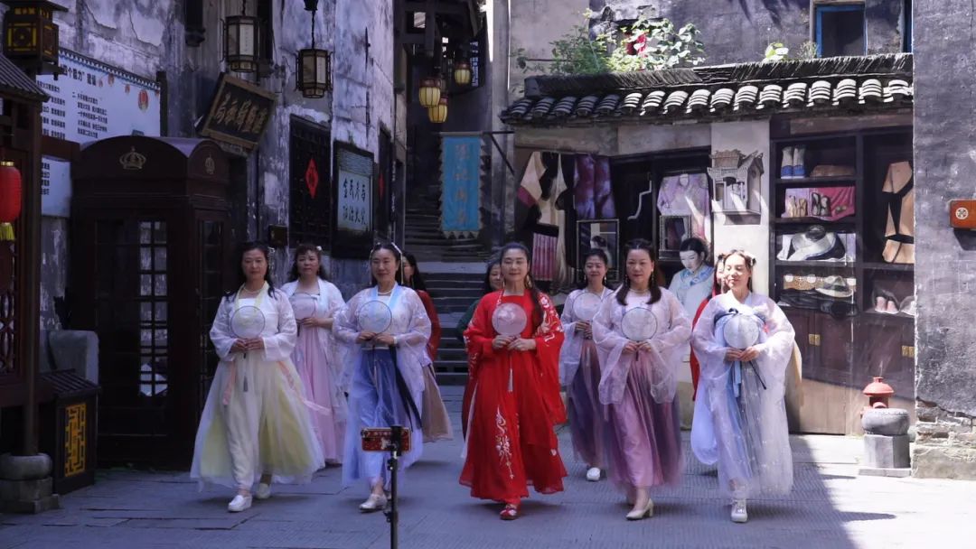 洪江區(qū)：“五一”假期，全域旅游“光”彩綻放