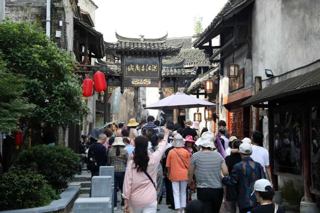 13.31萬人次！旅游收入1489.29萬元！洪江古商城“五一”又火了一把