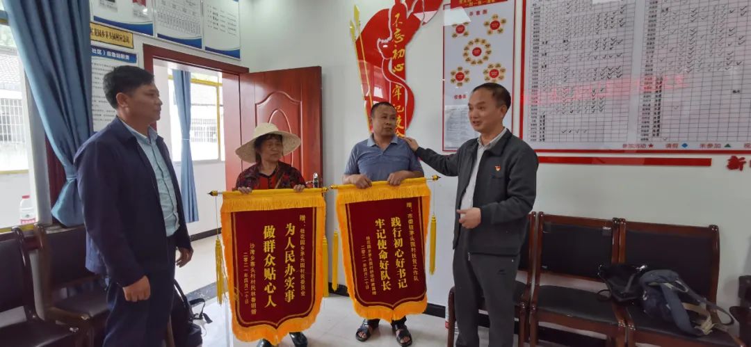 401天后，村民依依不舍送別“貼心人”！