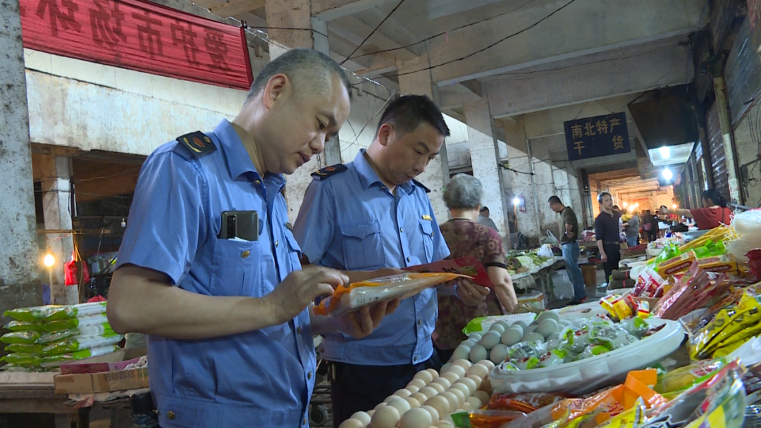 為了“舌尖上的安全”，他們嚴(yán)查了這些地方