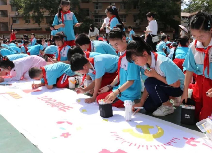 中山路小學(xué)：千人繪畫頌黨恩 童心向黨慶百年