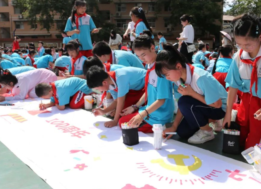 中山路小学：千人绘画颂党恩 童心向党庆百年