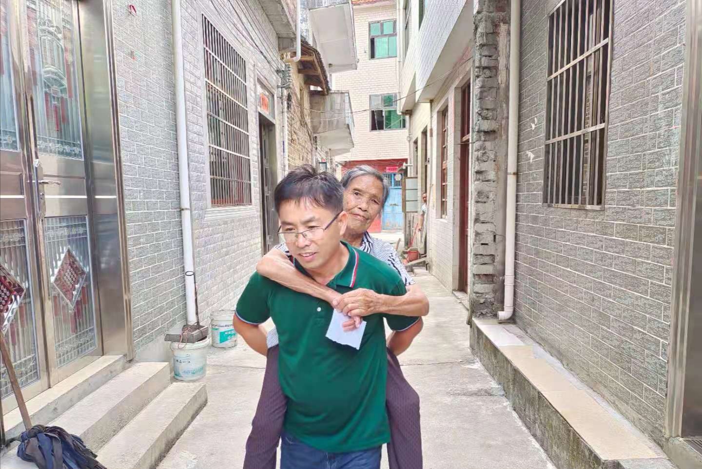 麦市镇：办实事——用行动说话
