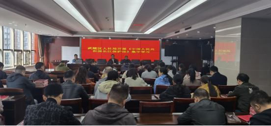 武陵区人社局开展《中华人民共和国长江保护法》普法宣传活动