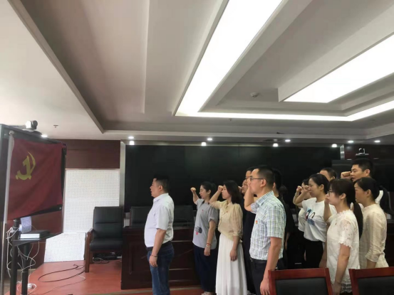 武陵区社保中心组织学习“党课开讲啦”
