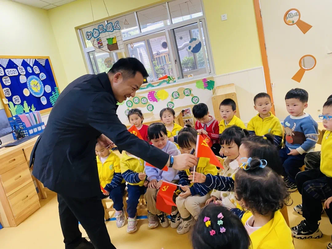实验幼儿园：党员家长走进课堂