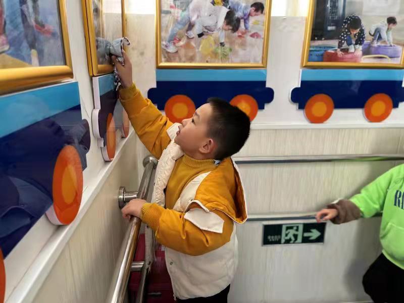 武陵区实验幼儿园：学做小雷锋，争当好娃娃